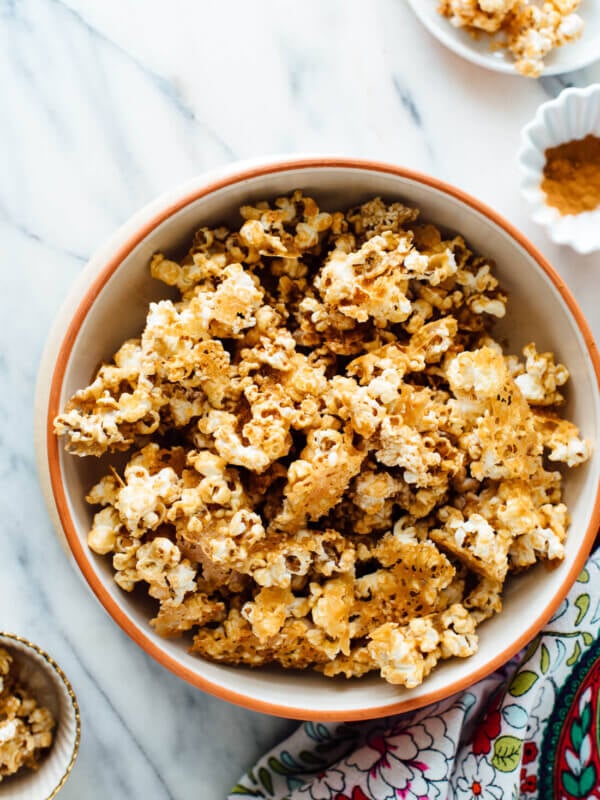 naturally sweetened caramel popcorn recipe made with tahini and maple syrup